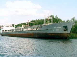 На реке Лена в Якутии столкнулись паром и танкер