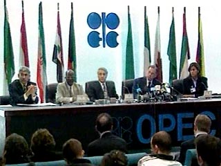 Нефть лишь немного подешевела после решения ОПЕК, эксперты ожидают падения цен на будущей неделе