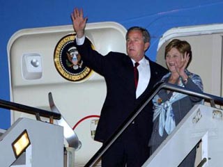 Буш и его жена Лаура прибыли в Ватикан.