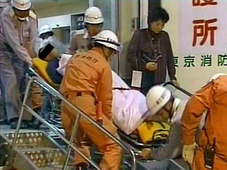 Известный японский актер Иосукэ Кубодзука сбросился с девятого этажа и чудом выжил. По предварительной версии полиции, 25-летний Кубодзука попытался покончить жизнь самоубийством