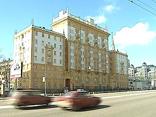 11 июня посольство США в Москве, несмотря на траур в связи с кончиной Рейгана, будет проводить собеседования по выдаче виз