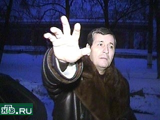 Сотрудники ГУБОП МВД задержали в Москве человека по фамилии Арабуля. Этот 49-летний уроженец Тбилиси известен в криминальном мире под кличкой Робинзон.