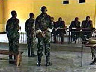 Четверо британских солдат предстанут перед военным трибуналом за издевательство над иракскими заключенными