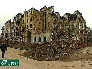 Примерно через три месяца в Чечне начнутся работы по восстановлению Грозного, заявил в среду журналистам министр РФ по делам Чечни Владимир Елагин
