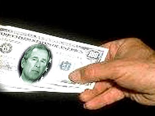 Полиция американского штата Кентукки сейчас разыскивает мошенника, который сумел расплатиться в кафе за мороженное фальшивой 200-долларовой купюрой с портретом президента США Джорджа Буша-младшего