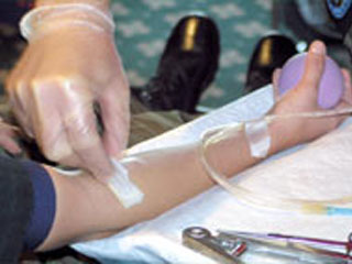 По данным Всемирной организации здравоохранения, большая часть жителей Земли не имеет доступа к безопасной донорской крови