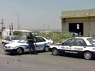 По сообщению информационного агентства Maariv, силы безопасности задержали в ночь на 16 июня двух палестинок в возрасте 14 и 15 лет, которые планировали совершить теракт-самоубийство на территории Израиля