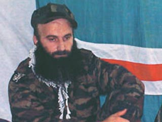 Одни из лидеров чеченских сепатаристов Шамиль Басаев тайно вывезен в одну из европейских стран в связи с резким ухудшением состояния здоровья