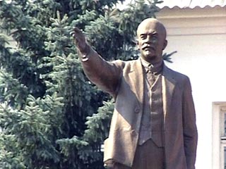 Коммунальщики Валдая намерены продать памятник Ленину, чтобы отремонтировать объекты ЖКХ