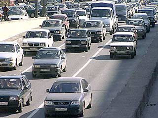 В Москве водители стали ездить медленно, что значительно снизило число штрафов, утверждают в ГИБДД