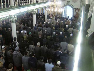 Организаторы общины говорят, что в их рядах этнические русские, которые пришли к исламу в результате духовного поиска