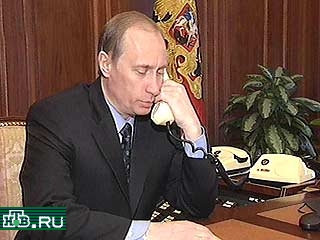 Владимир Путин и Джордж Буш в сегодняшнем телефонном разговоре, согласно официальным заявлениям, "обсудили все самые важные моменты во взаимоотношениях между Россией и Америкой"