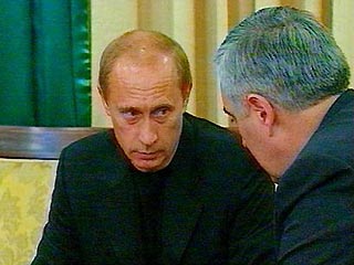 Российский президент прилетел в Ингушетию с лицом еще более темным, чем его черный свитер, чтобы удостовериться в потерях и чтобы попытаться принять меры к защите