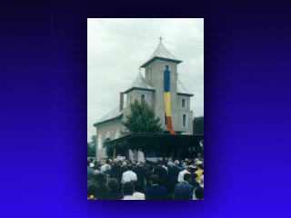 Румынские греко-католики требуют вернуть им переданные в свое время православным церкви и другие здания уже много лет