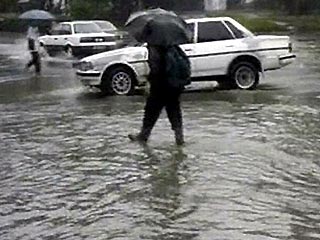 Сильный ливень затопил большинство автомагистралей Ростова-на-Дону