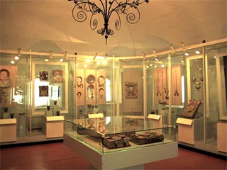 В фондах Псковского музея-заповедника обнаружен оклад с алмазами