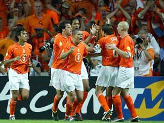 Голландские футболисты имеют шанс войти в историю