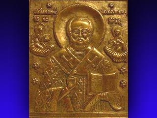 Археологи нашли в Великом Новгороде металлическую икону XIV века. На фото - металлическая икона XIX в. с изображением свт. Николая