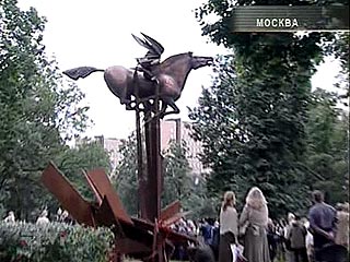 В Москве открыт памятник интеллигенции, борющейся с темными силами тоталитаризма