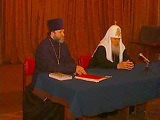 Алексий II выступает перед сотрудниками Издательского совета Московского Патриархата
