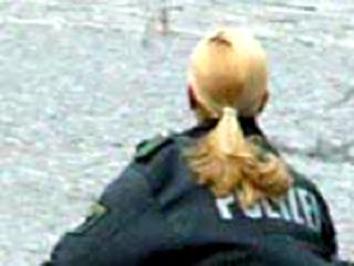 В Германии женщинам-полицейским разрешили не носить форменные фуражки: они неудобны и мнут прически
