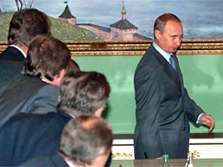 Президент России Владимир Путин накануне принимал в кремле российских бизнесменов, наконец-то дождавшихся свидания с главой государства