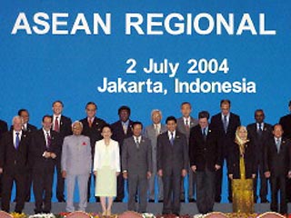 Россия и 10 стран-членов Ассоциации государств Юго-Восточной Азии (АСЕАН) подписали в пятницу в Джакарте совместную декларации о сотрудничестве в борьбе с международным терроризмом