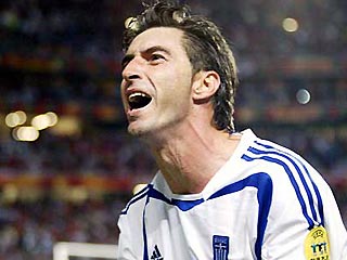 Лучшим игроком чемпионата Европы по футболу стал греческий капитан Теодорис Загоракис