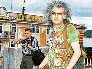 В интервью газете "Комсомольская правда" Киркоров заявил, что не приехал в Ростов-на-Дону на суд, так как ни он, ни его адвокаты не имеют искового заявления, якобы поданного журналисткой Ароян, хотя повестку в суд певец все-таки получил