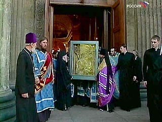 Сегодня Тихвинская икона Божией Матери возвращается в Успенский монастырь города Тихвина (Ленинградская область)