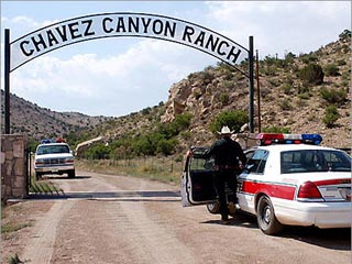Полиция штата Нью-Мексико в США арестовала 14-летнего подростка, обвиняемого в убийстве своего отца, мачехи и сводной сестры на ранчо, которое принадлежит известному ведущему новостной программы на АВС Сэму Дональдсону