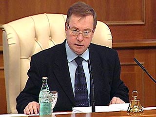 Председатель Счетной палаты России Сергей Степашин считает, что ЮКОС не обанкротится, но, скорее всего, поменяет владельца, сообщает радиостанция "Эхо Москвы"