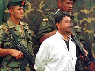 В Колумбии задержан студент, пытавшийся провести в желудке около 50 тысяч долларов.