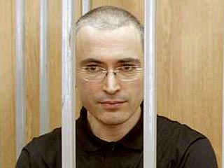 Экс-глава ЮКОСа Михаил Ходорковский в понедельник заявил о том, что готов безвозмездно отдать 44% акций нефтяной компании менеджменту компании для погашения налоговой задолженности