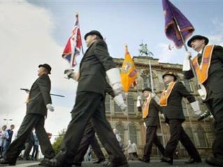 Марш оранжистов в Белфасте снова привел к беспорядкам