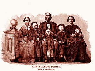Хотя центр мормонов в Юте отменил полигамию еще в 1890 году, члены канадской общины убеждены, что попасть в рай мужчина может лишь имея много жен и детей