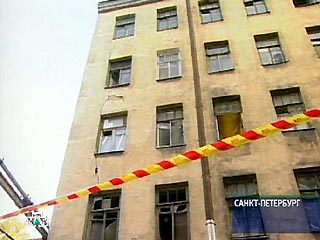 В Санкт-Петербурге во вторник утром произошло обрушение межэтажных перекрытий в жилом доме на улице Шкапина. В результате ЧП никто не пострадал