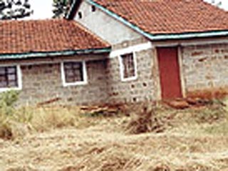 Дом Ньянгинда ва Нгуги где она живет сос соим новым мужем и сыном, который старше отчима на 14 лет