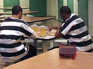 В США заключенные сбежали из тюрьмы за пивом