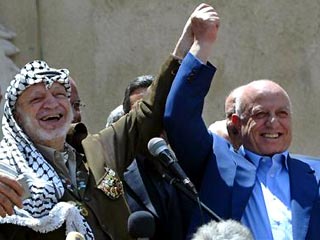 Ахмед Куреи заявил, что он сохранит за собой пост председателя палестинского национального правительства и продолжит сотрудничать с Ясиром Арафатом
