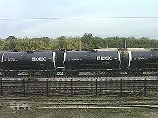 ЮКОС может остановить железнодорожный экспорт, что приведет к банкротству