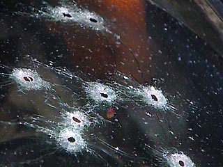 выстрелы из пистолета были произведены через стекло автомобиля BMW-520, в котором находился Голобородько