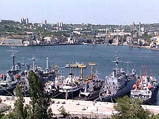 Украинские ВМС могут быть выведены из Севастополя - такое сенсационное заявление сделал сегодня общественный комитет "Украинский Севастополь"