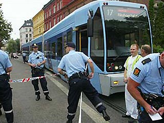 Один человек убит, еще пять получили ножевые ранения во вторник при нападении неизвестного преступника, который устроил резню в трамвае в столице Норвегии Осло