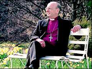 Хоуп возглавлял Йоркскую кафедру с 1995 года, а до этого был епископом Лондона