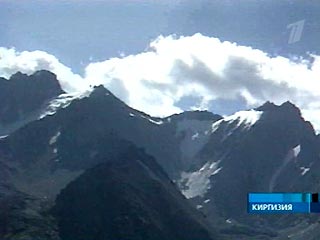 Российские спасатели в горах Киргизии приступают к операции по поиску альпинистов, которых накрыла лавина
