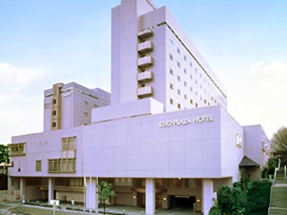Двое обнаженных кавказцев выпрыгнули из окна токийского отеля Keio Plaza Hotel и разбились насмерть, шокировав прохожих на площади перед гостиницей