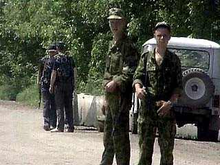 В Грозном в результате обстрела автомашины УАЗ с бойцами военной комендатуры федеральных сил погиб один человек