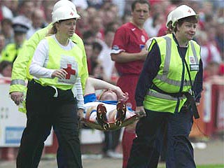 Нападающий шотландского футбольного клуба "Глазго Рейнджерс" Крис Бурк помещен в карантин из-за неизвестной болезни
