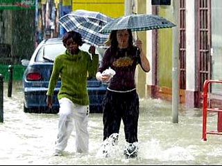 Стамбул затоплен проливными дождями: погибли трое детей